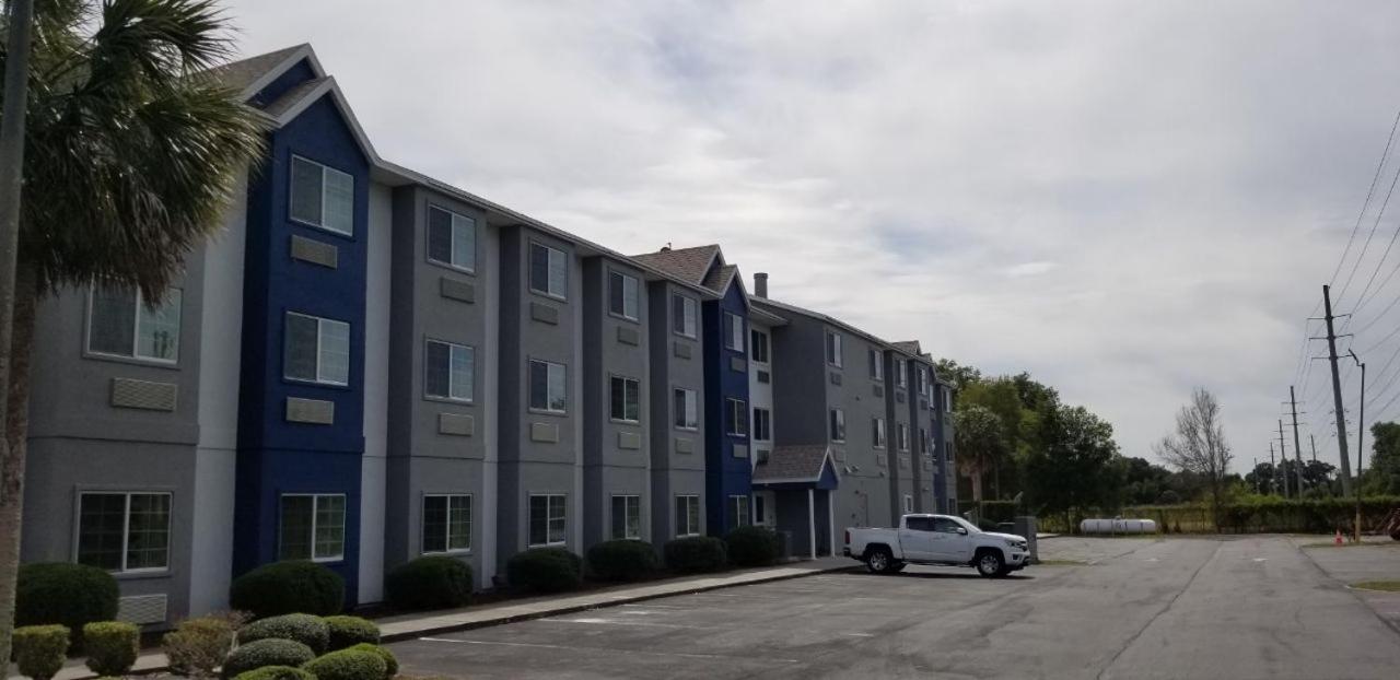 Microtel Inn & Suites by Wyndham Bushnell Main image 2